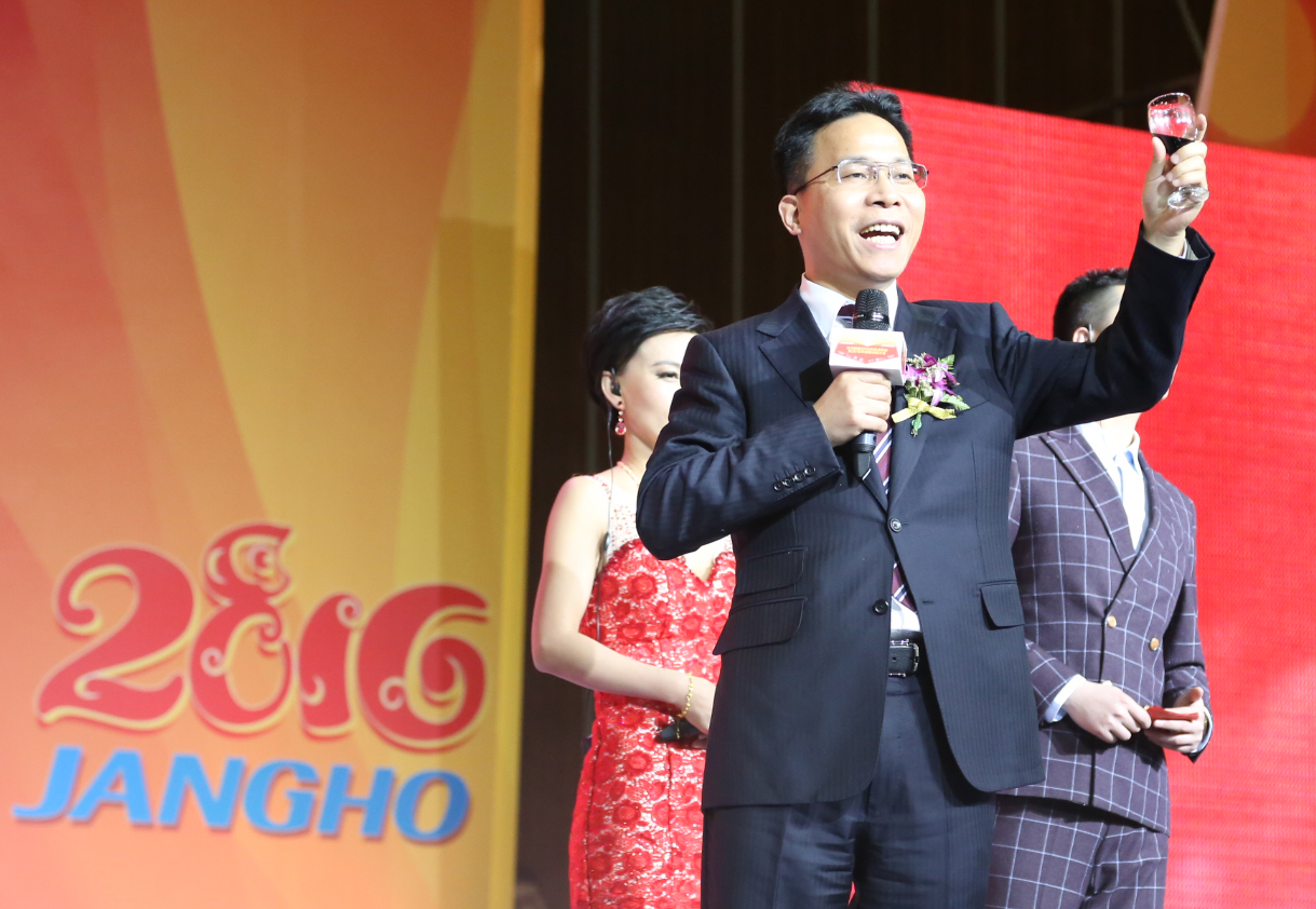 欢歌笑语喜迎新年 载歌载舞祝福九五至尊VI老品牌—— 九五至尊VI老品牌建设2016年嘉年华晚会精彩上演 